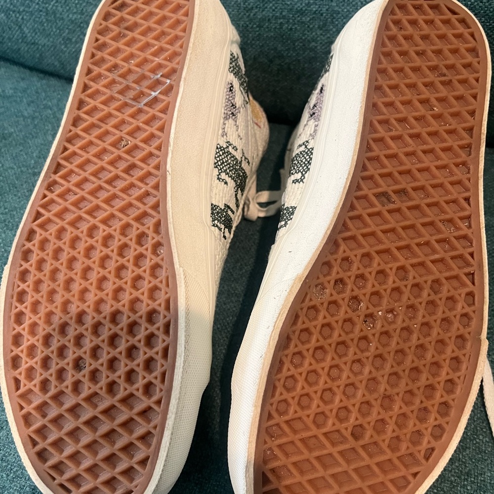 Vans high tops white w/cross-stitch cactus & sun. Sz 11 men’s